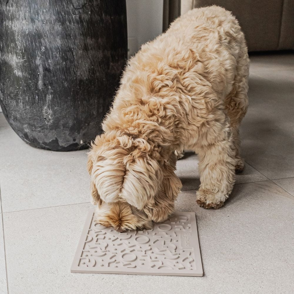 District 70 - QUEST Likmat voor honden - Merengue - 28 x 28 cm - Hondenbuggyspecialist.nl